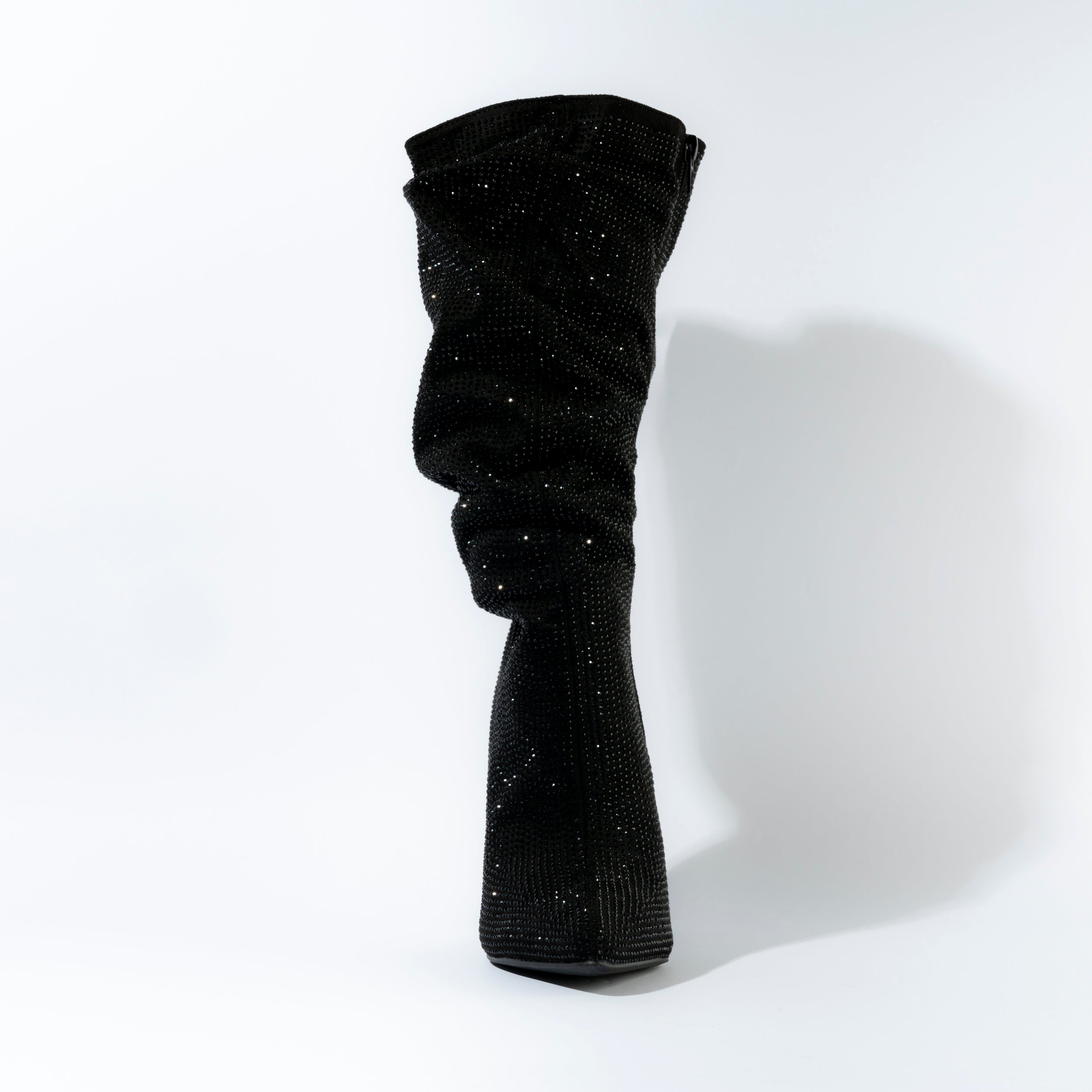 bota negra tacón de aguja