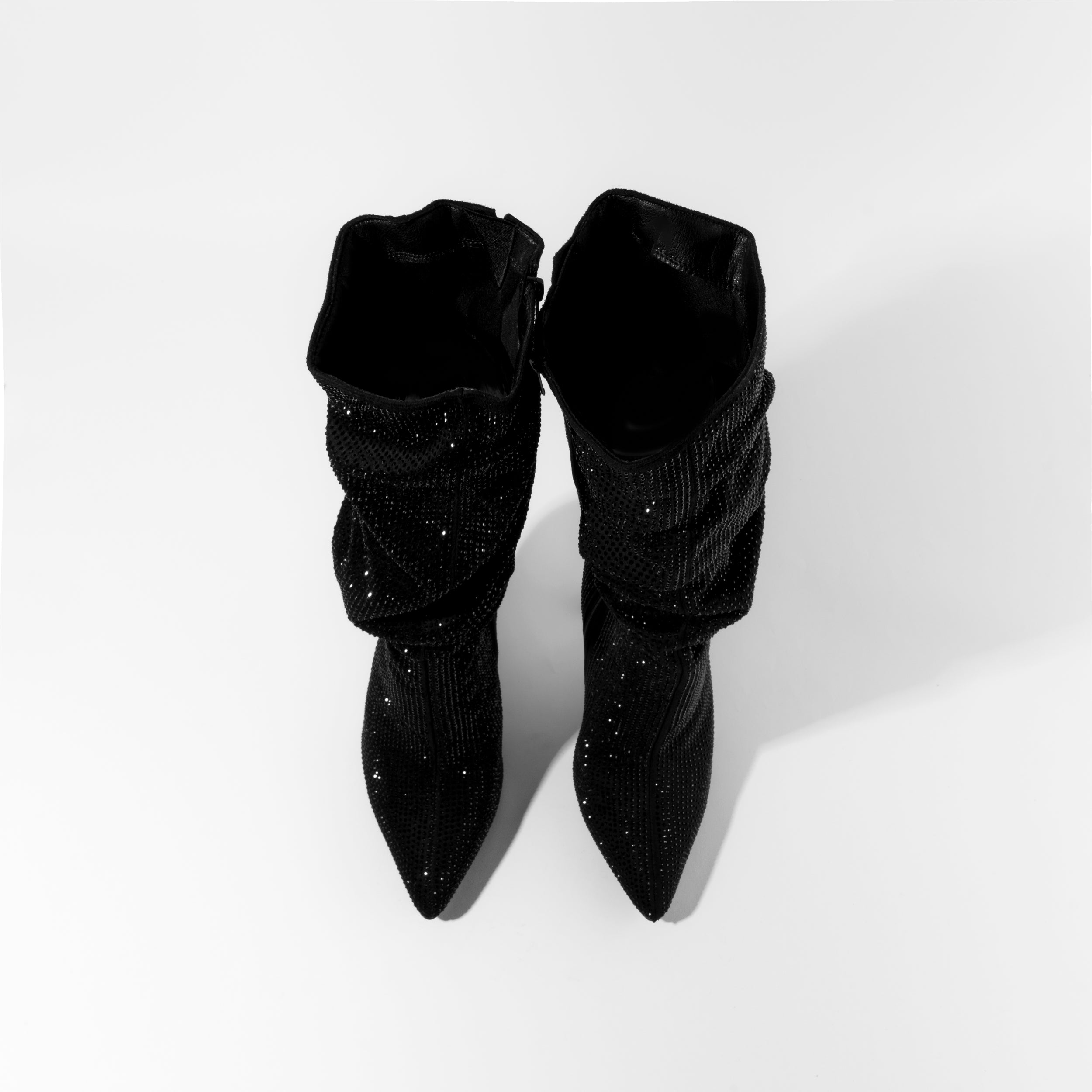 bota negra tacón de aguja