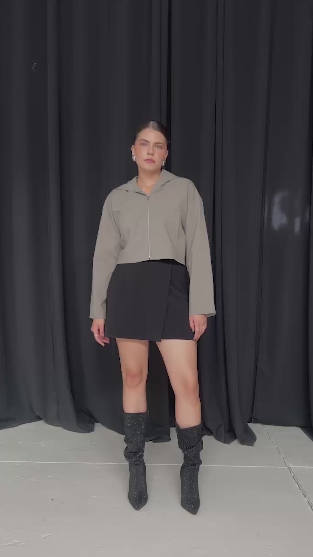 bota negra tacón de aguja